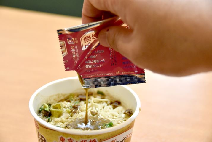 �M��������3���o������A�ɂڂ��G�L�X��I�C���̓������t�̃X�[�v�����āA�悭�����Ă���H�ׂ܂�