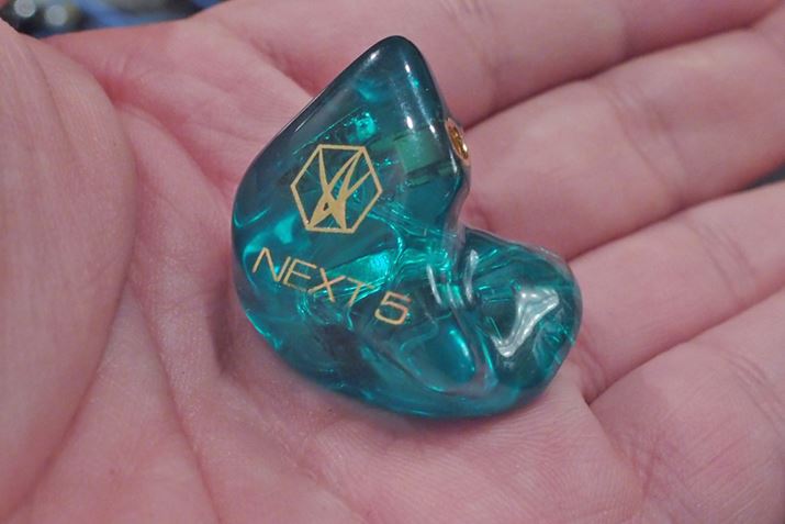 NEXT 5V[ÝAVF̎[UɂΉBȂLCȎdオ肾