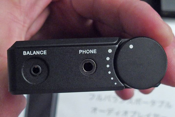 DP100̃wbhzo͕BAoXƃoX2npӂĂ