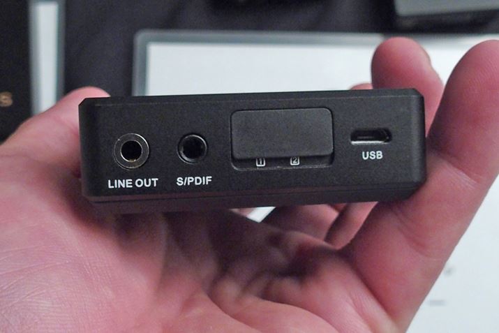 DP100̒ʁBmicroSD[J[h2ł悤