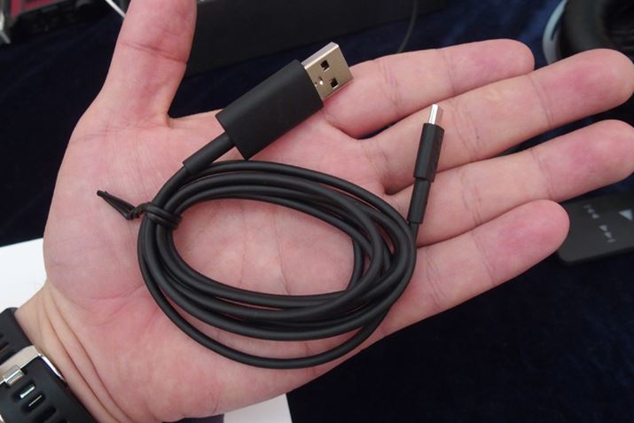 PCȂǂƂ̐ڑɗpUSB Type-A^Cv̐pP[u