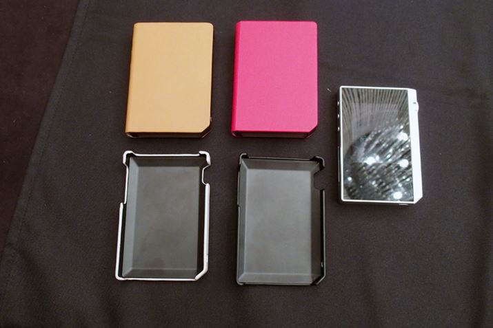 ^DAPprivate XDP-30RpP[XȂǂWĂ