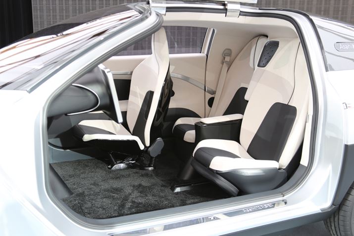 ƔzCeAB^]Ȃ͉EɔzuAȂȂ3ƂȂĂ