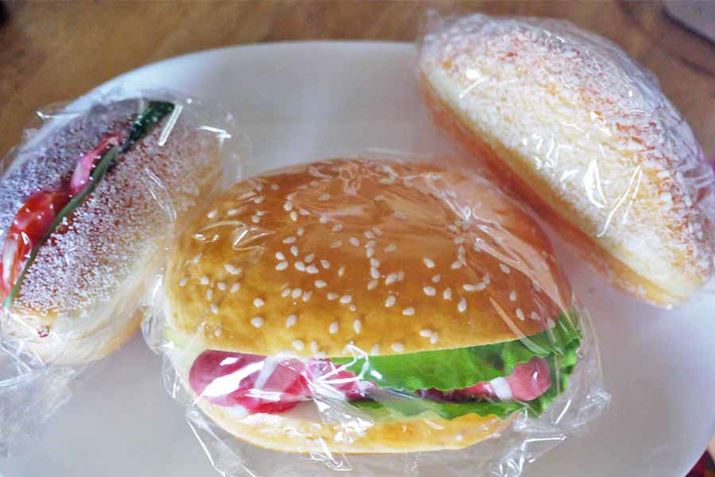 ���؃p���̓r�j�[���ɓ����Ă���Ɩ{�����Ȃ���