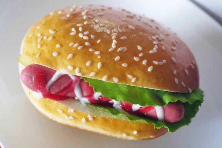 �\�[�Z�[�W�Ȃǂ̓M�����Ƃł��Ȃ��d���f�ނō���Ă��܂���