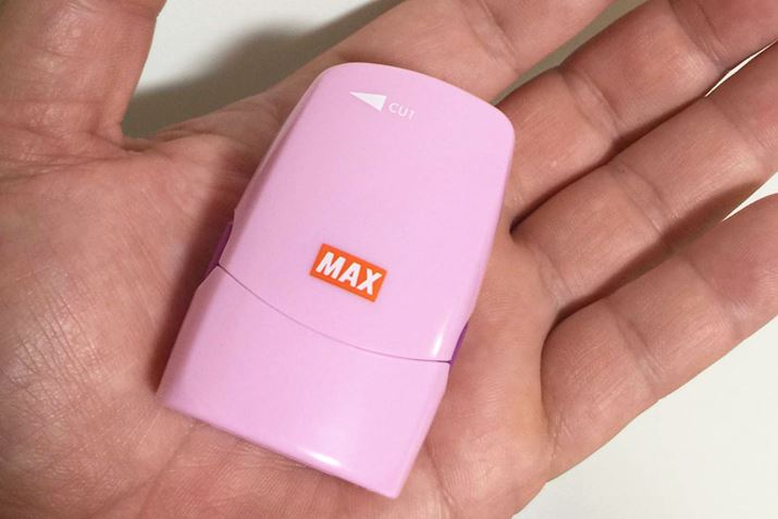 �T�C�Y��62×40×27mm�i����×��×���j�B�R���p�N�g�Ȏ�̂Ђ�T�C�Y�ł�