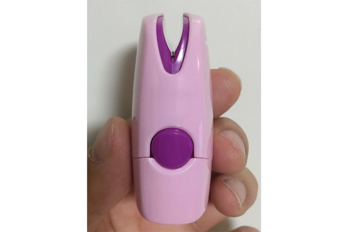 �{�̂̏㕔�ɂ́A���^�[�I�[�v�i�[�p�̏����Ȑn������܂�