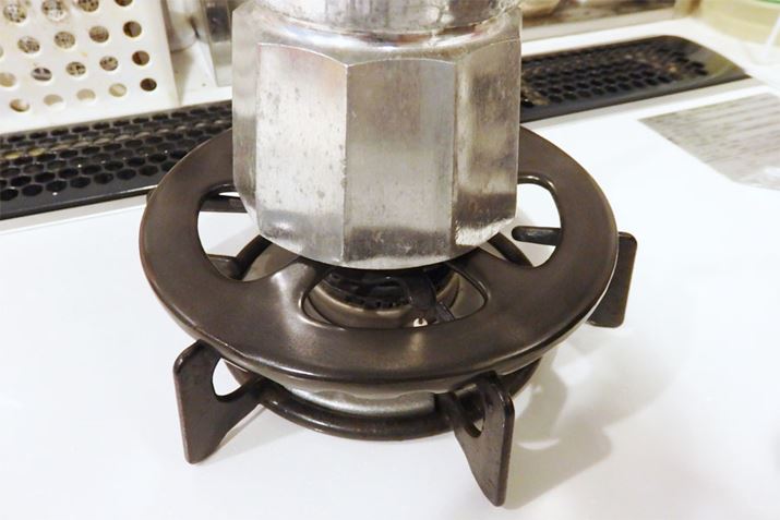 �^�񒆂̌��̒��a��3cm�Ȃ̂ŁA�G�X�v���b�\���[�J�[���ڂ��邱�Ƃ��ł��܂���