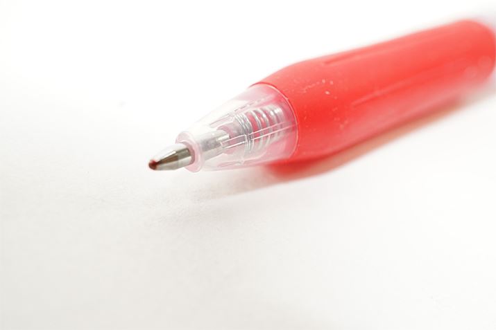 �y����ł��B���Ƀf�W�^���c�[���Ƃ������̂ł͂Ȃ��A���ʂ̐ԃy���ł�