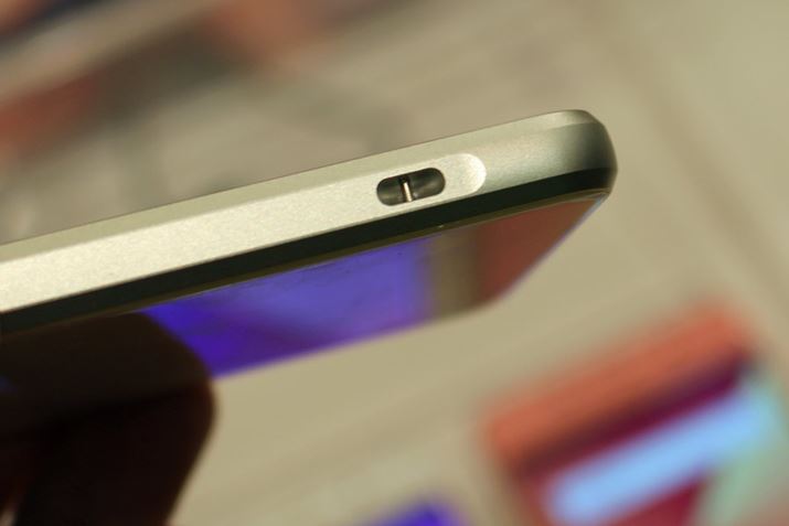 {@͓{pfƂȂĂAł̓j[Y̍Xgbvz[ڂĂ