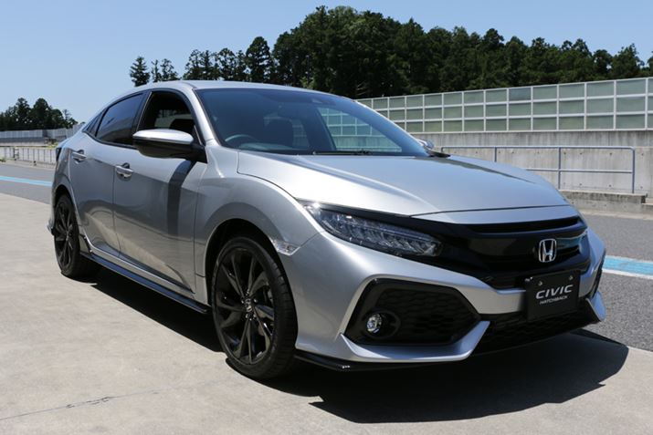 �Z�_���Ƃ̓t�����g�o���p�[�̃f�U�C�����قȂ�n�b�`�o�b�N�́A���A�O���b�V�u�Ȉ�ۂ�