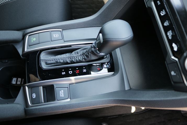 �Ȃ��A���{�����ɓ��������V�^��CVT�����A�C�O�ł�6��MT���p�ӂ���Ă���