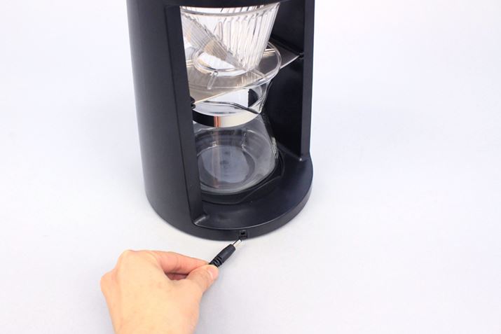 ܂͖{̂̏BwʂɔdvOɓACA_v^[̃P[uڑ܂傤