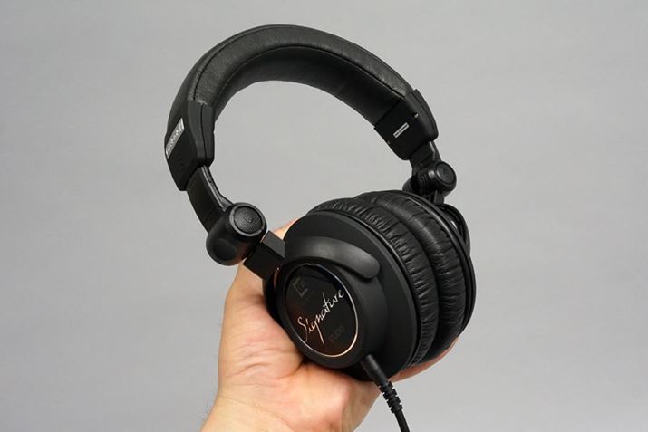 uSignature StudioṽfUĆA܂ł́uSignaturevV[YƋʂ镔