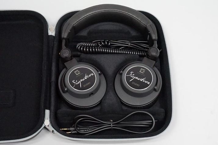 pZ~n[hP[X́Awbhz{̂2ނ̃P[u𓯎Ɏ[\