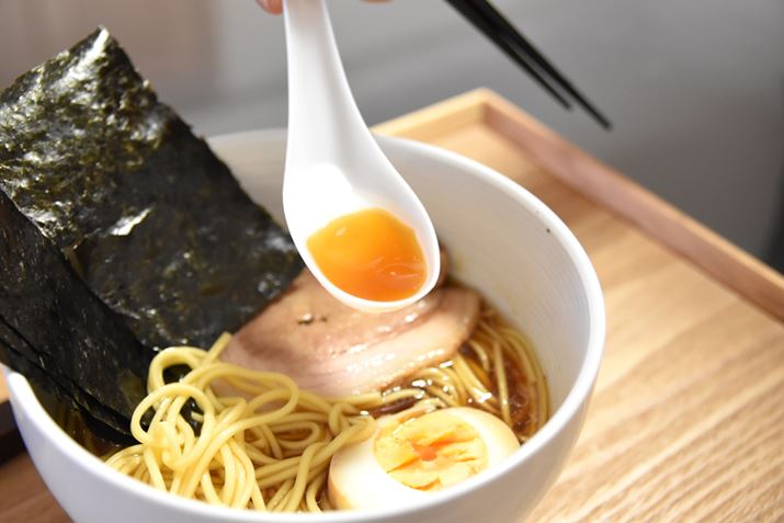 X[v̂ɑ[߂ƑΏƓIɁAё̃X[v͔ZF̏ݖł