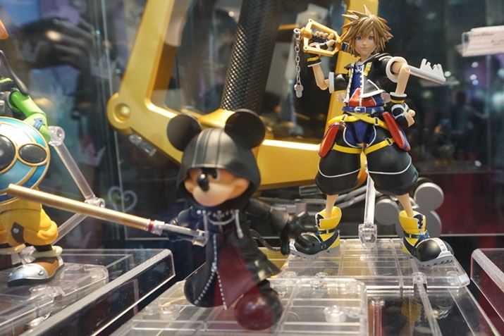 �uS.H.Figuarts �L���O �~�b�L�[�iKINGDOM HEARTS �U�j�v�i�Q�l�o�i�j�Ɠ��V���[�Y�u�\���v�i6,264�~�^2017�N11�������^�o���_�C�j
