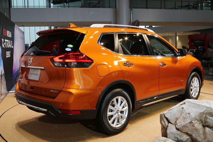 �G�N�X�g���C���̊O�ς́A2016�N�ɖk�ĂŔ������ꂽ�u���[�O�v�𓥏P���Ă���