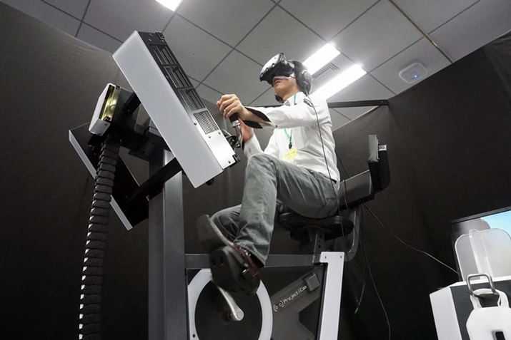 �܂�ŃX�|�[�c�N���u�̃G�A���o�C�N�̂悤�Ȑ�p�̊��}�V���Ɍׂ�A�����o���I