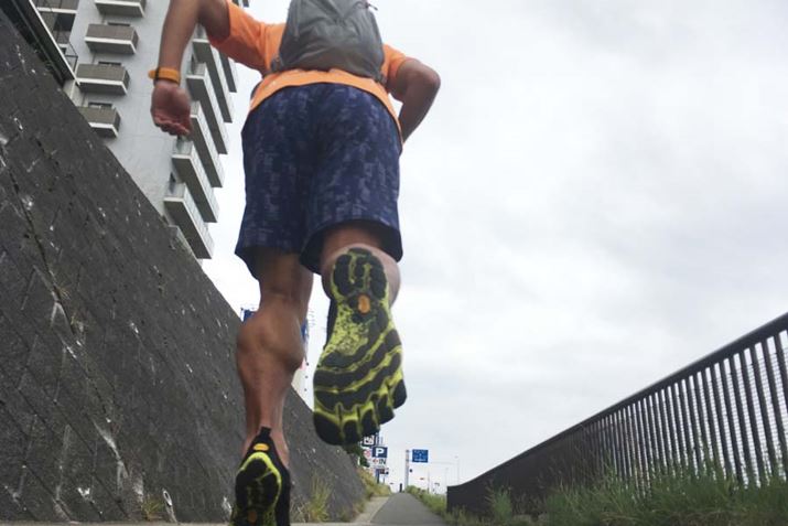 uV-Runv𗚂邱ƂŋrȂĂ͂