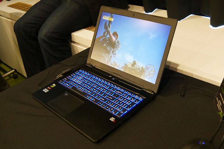 GeForce GTX 1070𓋍ڂCLEVOuP950vi19mmj