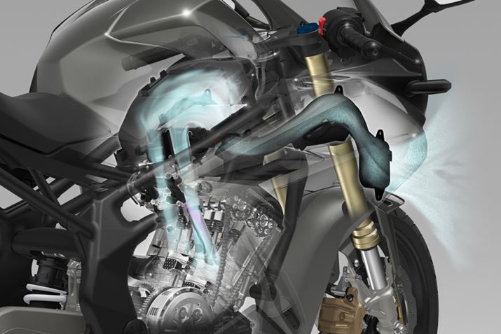 �ԑ̂̑O������R�Ď��܂Ō����悭�t���b�V���G�A�𑗂荞�ރ_�E���h���t�g���̃��C�A�E�g���̗p