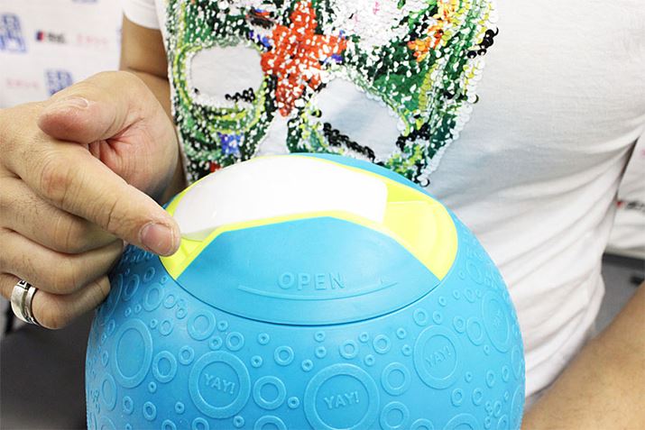 ����Ȋ����̃t�^���㉺�ɕt���Ă��܂�