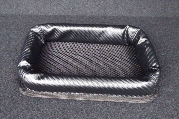 _bV{[h̏ɐݒugĆAJ[{^CvB̃TCY͖18×9×3.5cmł