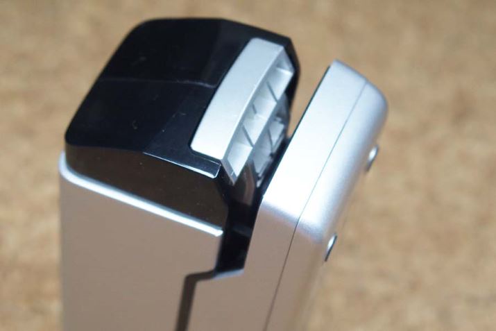 ���e�}�����ł��B�����Ɍ��e������Ɖ��̃X�C�b�`�ɂ�����A�����I�ɒԂ��Ă���܂�