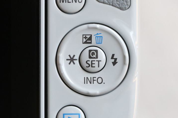 EOS M10͔wʂɘIo␳{^i~`{^̏jpӂĂ܂