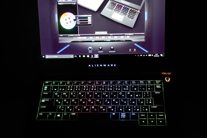 �L�[�{�[�h�̃C���~�l�[�V�����́A4�̃]�[���ŐF��ς�����