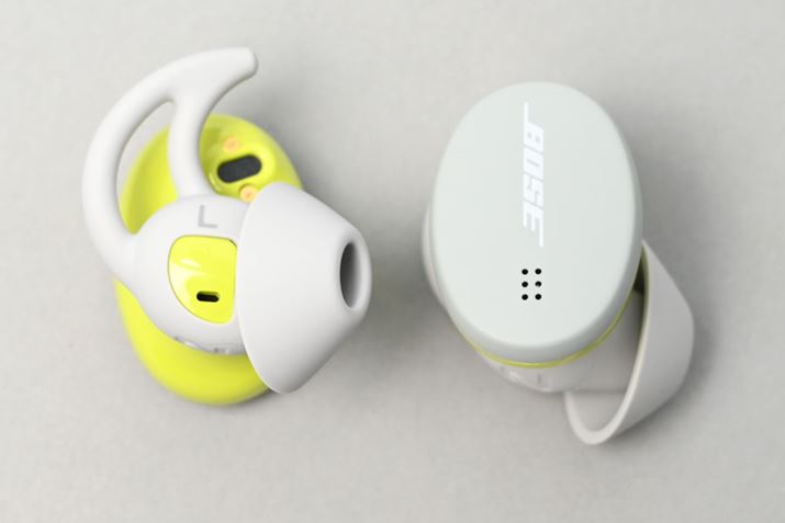 Cz{̂́uQuietComfort EarbudsvƃfUCʂł͋߂ATCY͂ɏȂA܂Ă