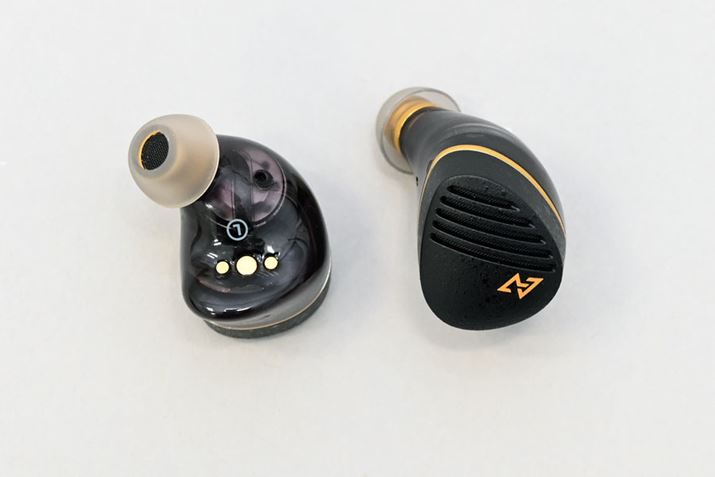 C[j^[RƂX^C̗pCz{́BmY̍͋fނ̗p