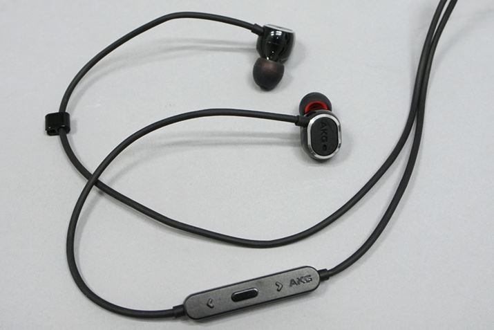 �����R���́AiOS�[���̏ꍇ�A�~���[�W�b�N�A�v���̍Đ��E��~��ȑ���Ȃǂ̑��삪�ł���