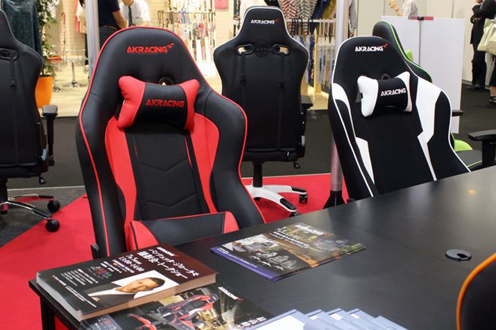 AK Racing�̂����������`�F�A���Y�����ƕ���Ŕ��͂��������e�b�N�E�C���h�̃u�[�X