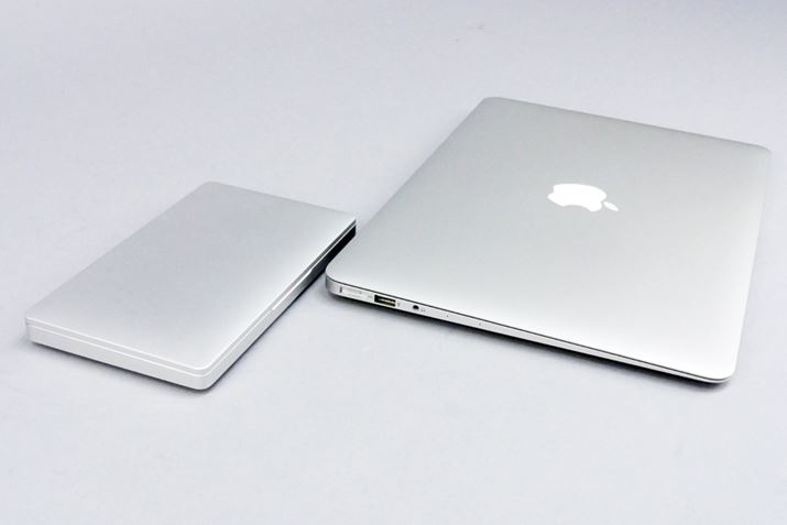 uMacbook AirvƕׂĂ݂ƁAuGPD Pocketv̕኱̂킩܂