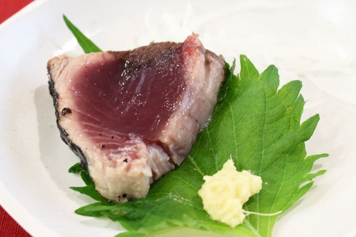 炪pbƂĂAXe[LƓ悤ɉ΂ŏĂ悤Ȗ킢܂