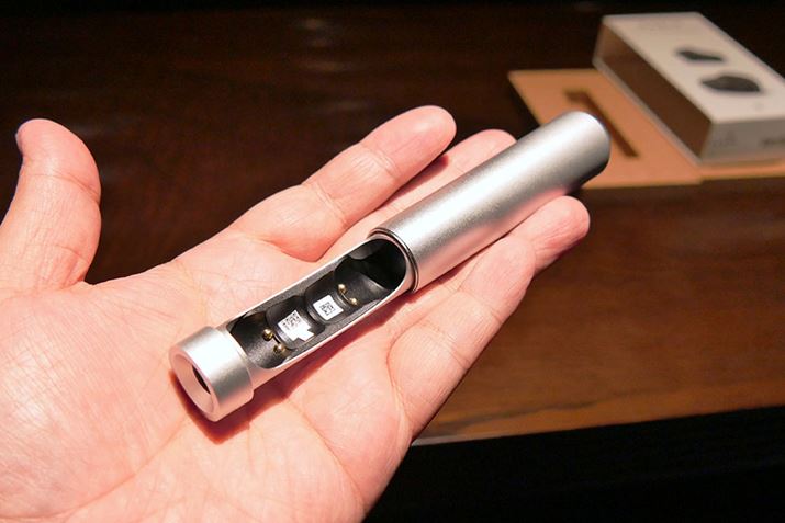 Ejbg[̓{fBƓ^fނɕύXBŒ}OlbgɕςĂ