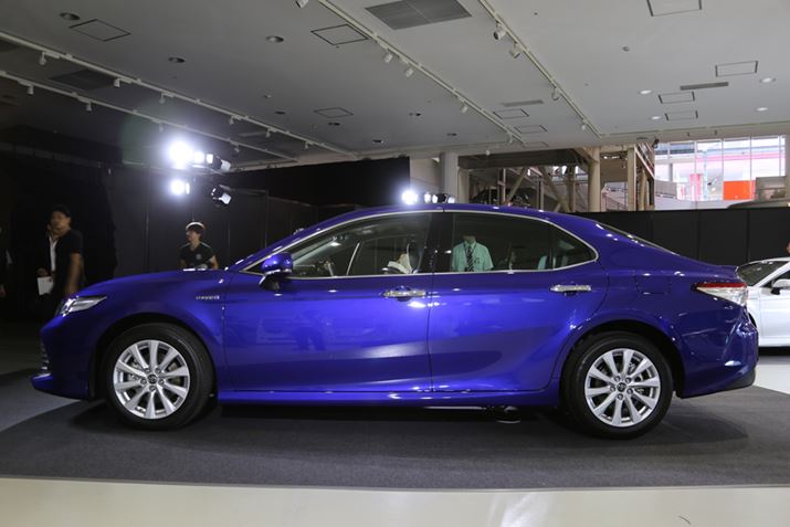 �T�C�h���烊�A�ɂ����Ă͗��s�̃N�[�y���C�N�ȃX�^�C����