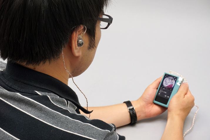 uAZLAv̎ɂ́AiriveruAstell&Kern AK70vƑgݍ킹