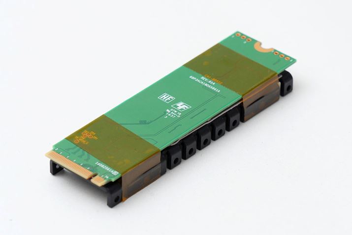 ϔM≏e[vObƉ񂵂ČŒ肵ĂBϔM≏e[v͔Sdlł͂ƂɃxʂ򉻂Ȃ悤ɔzĂƂ