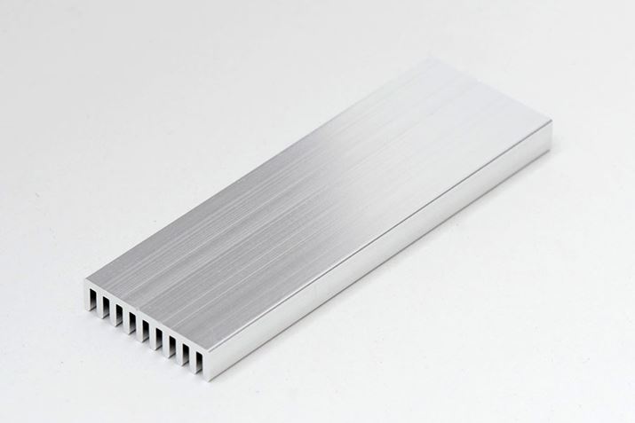 q[gVNʂ̓wACHŖڂɌʉ͂ȂdグǍD