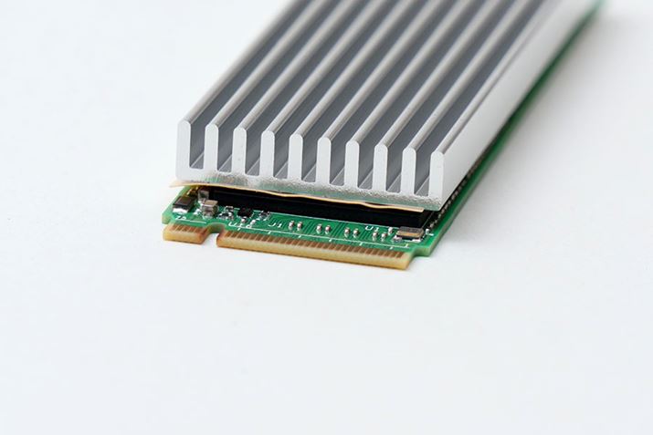 q[gVN{̂́̕AM.2 SSDƓ22mmɂȂĂ