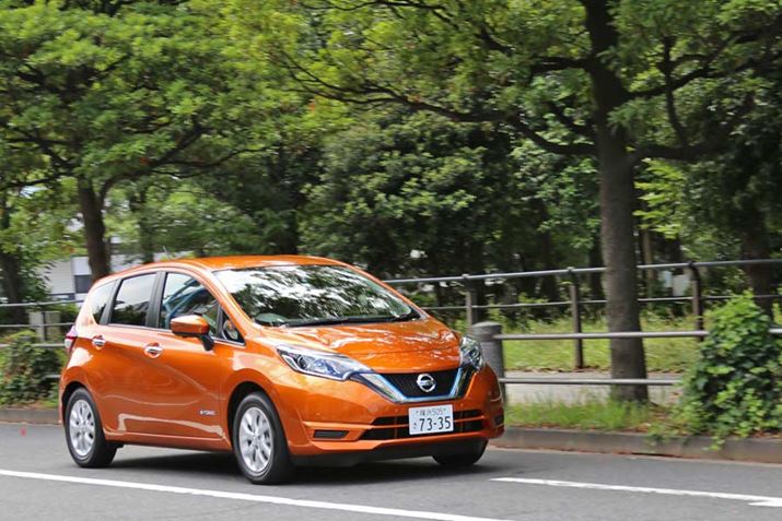 CoԂ̃RpNgJ[ƈ悷m[g e-POWER̓͐\