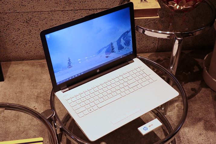 HP 1544,800~iŕʁjƂ育ȉi͂̃m[gp\R