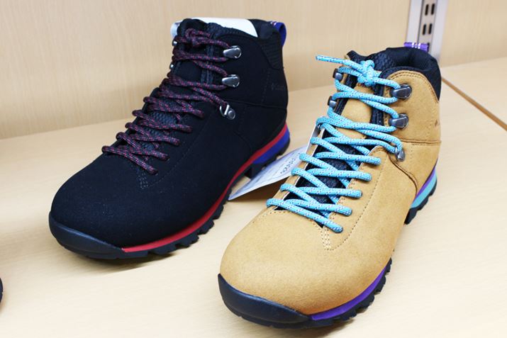 VZeBbNXG[hfނ́u010 BlackvƁu779 Maple Sugerv