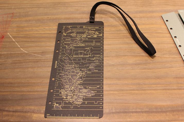 ���{�Ɛ��E�e���̓s�s�Ƃ̎������`���ꂽ���t�^�[