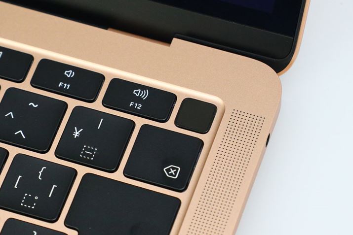 MacBook AirTouch IDBd{^˂Ă܂