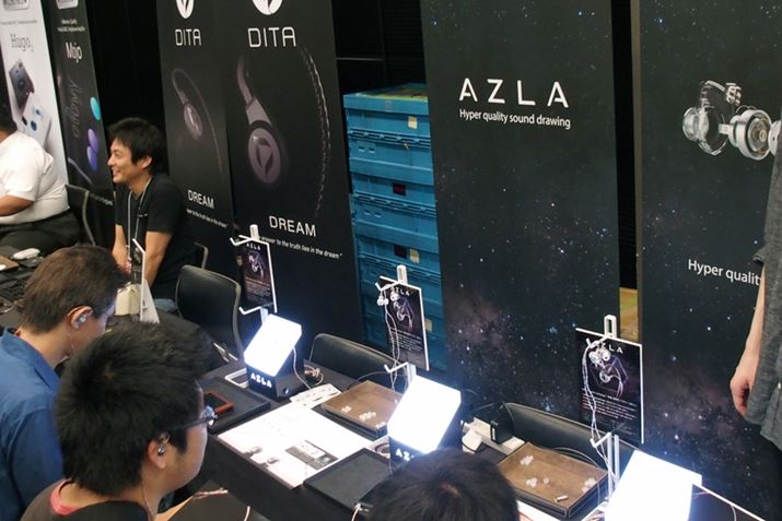 AZLA�̎����u�[�X�ɂ́A�A�������̍s�񂪂ł��Ă���