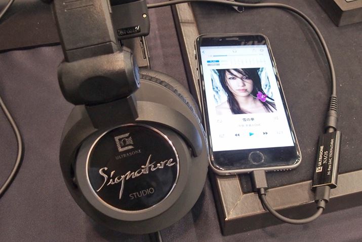 �u�[�X�ł́A���j�^�[�w�b�h�z���́uSignature Studio�v�Ƒg�ݍ��킹�Ď������s����悤�ɂȂ��Ă���